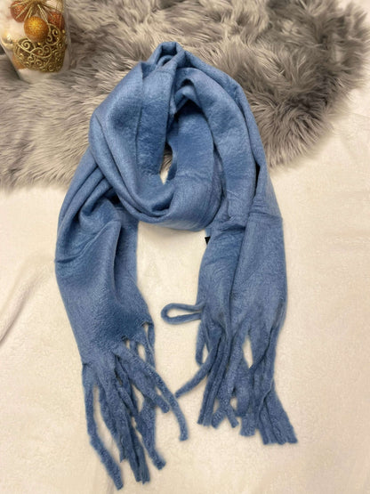 Einfarbiger dicker Wollschal mit Fransen